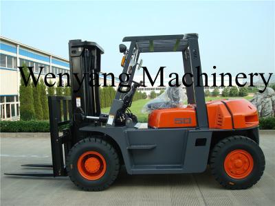 China Oranje Zwarte 5 Ton Diesel Vorkheftruck met ISUZU-Goedgekeurde Motor 6BG1 EPA Te koop