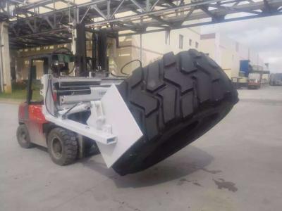 China Big Diameter Tyre Clamp Forklift Wheel Lift Attachment Lift Truck Attachments for sale