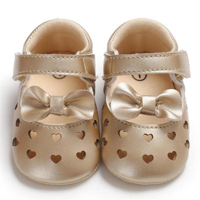 China Free sample love shape hollow out Newborn First walker infant sandals for sale