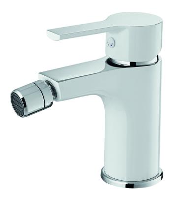 China Hot And Cold Bathroom Bidet Faucet White Chrome Finished Adjustable Aerator for sale