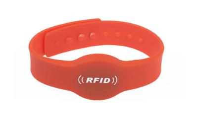 China Reusable Silicone RFID Chip Programmable Wristband for sale