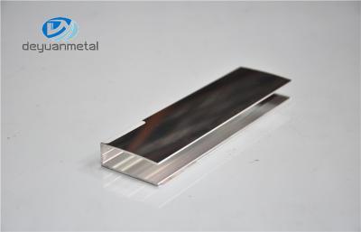 Cina Una doccia di alluminio dei 1,9 tester profila il colore/dimensione su misura ad alta resistenza in vendita