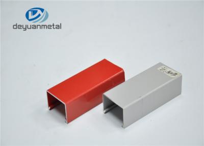 China Rode Standaard het Aluminiumprofielen die van de Poederdeklaag Open Stijl GB/75237-2004 glijden Te koop
