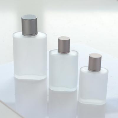 China botella de perfume vacía de la niebla de 30ml 50ml 100ml de la botella de cristal adaptable del espray en venta