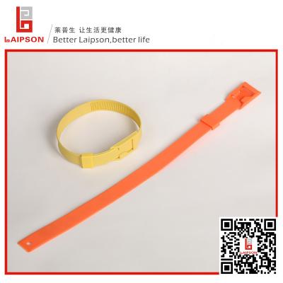 China TPU Long Size Rfid Cow Neck Collar , Cow Neck Belt Custom Imprinting 750mm*30mm for sale