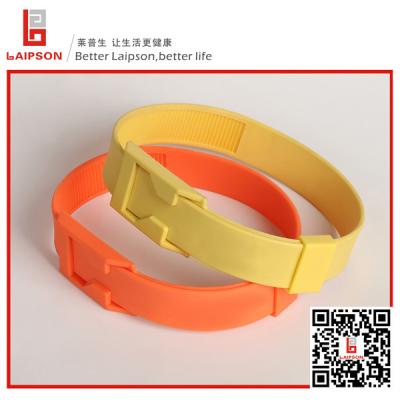 China Cuellos anaranjados plásticos coloridos del cuello para el seguimiento animal del ganado de la identificación de las vacas en venta