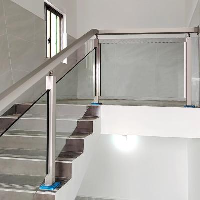 Cina 2mm Thickness Stainless Steel Guardrail Contemporary in vendita