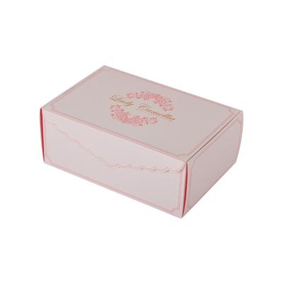 中国 注文のロゴの金ホイルが付いている350gsmピンクの白書のケーキの包装箱 販売のため