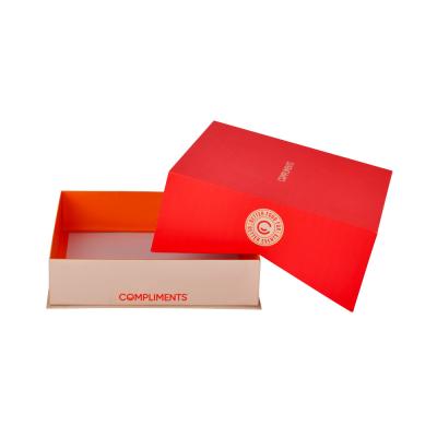 Chine boîte de empaquetage de papier de gâteau épais de 2mm avec la taille faite sur commande du logo 15x15x5cm à vendre