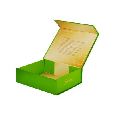 China Magnetic Foldable Paper Wig Gift Box Hair Extension Packaging Rectangle Green zu verkaufen