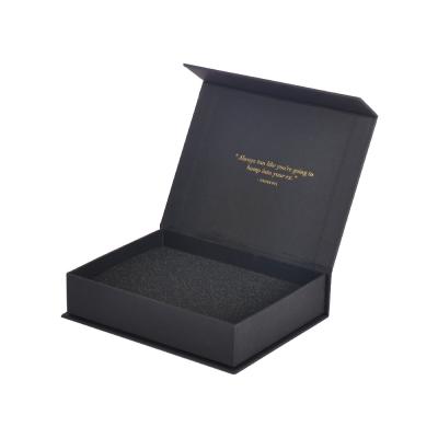 中国 Stamping Black Rigid Paper Box Packaging Gift With Magnetic Lids Closure 販売のため