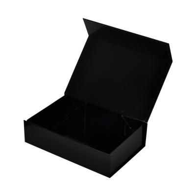 China Glanzend gelamineerde zwarte papieren dozen verpakkingsgeschenken opvouwbaar met magnetisch deksel Te koop