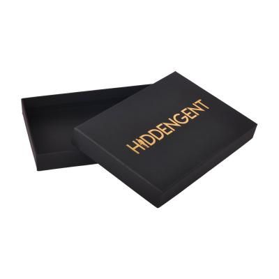 China Black Hot Stamping Logo Paper Box Packaging Garment With Lid And Bottom à venda