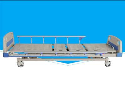 China Stable Performance Manual Hospital Bed 3 Functions 3 Cranks Fall Protection for sale