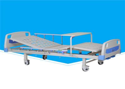 China La cama de hospital manual del metal de dos manivelas ajustable con ABS vuelca la tabla en venta
