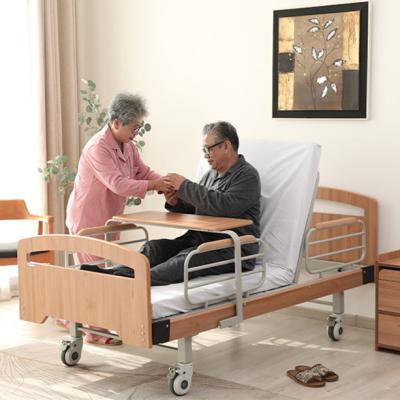 China Cama de hospital médica de torneado automática de cuidado eléctrica de la cama con la cama del sitio de hospital de los carriles en venta