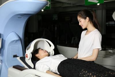 China Painless Non Surgical Spinal Decompression System Cervical Decompression Machine for sale