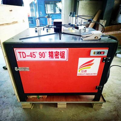 中国 アルミミットラサー 90度 1.5kw pvc 窓ドアマシン 多機能の四角帯目テープボックス 販売のため