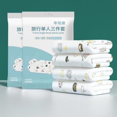Cina SJ Disposable Hotel Products 3 pcs/set Bed Sheet/Pillow Quilt Cover OEM Wholesale in vendita