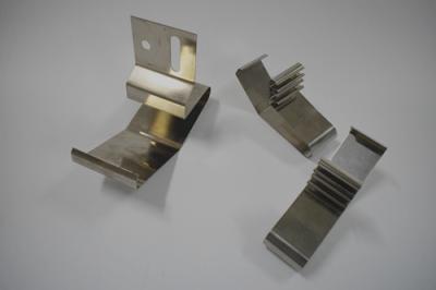 China 0.3mm - 5mm het Kleine het Roestvrije staal van Metaalcomponenten Stempelen met de Lenteklem Te koop