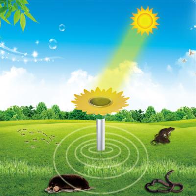 China Sunflower Solar Powered ultrasonic rodent control Repel Mice Snake Rodent Outdoor for sale
