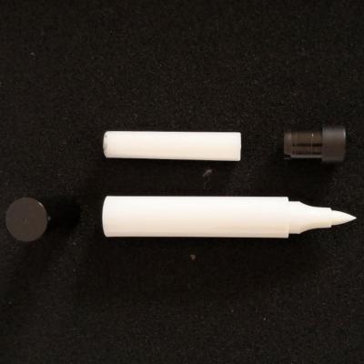 China Diverso OEM de los estilos del uso 4ml del negro del lápiz fácil del lápiz de ojos con extremidad de la fibra en venta