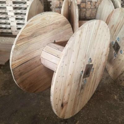 China Large Dried Giant Wood Spool Collapsible Wooden Cable Wheel for sale