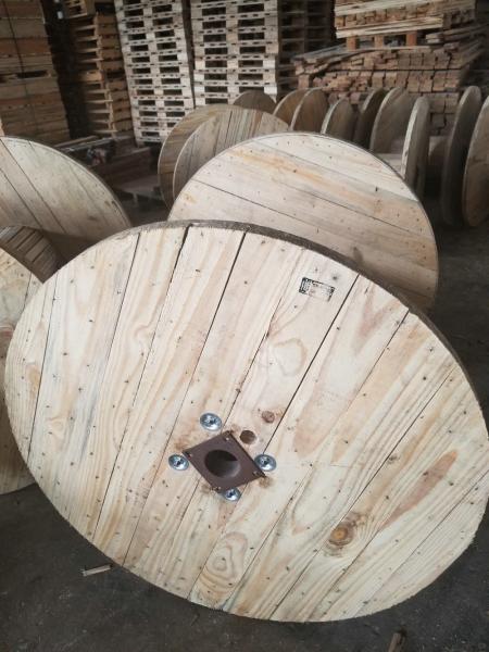 Quality Solid Wooden Cable Drum ISO9001 Giant Wooden Cable Reel 4 Way for sale