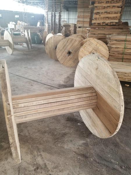 Quality Solid Wooden Cable Drum ISO9001 Giant Wooden Cable Reel 4 Way for sale