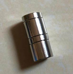 China Het zilver glanst van de de Magneten Sterke Schijf N35 van het Kleurenneodymium Rang 18mm X 15mm Te koop