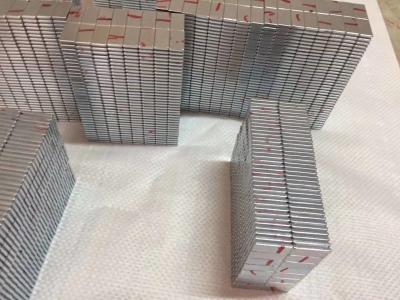Cina 12000 anticorrosivi eccellenti di barra di sezione del magnete del neodimio di gauss forti in vendita