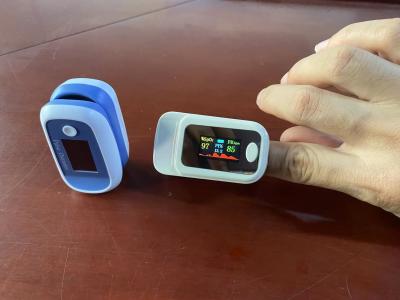 China Monitor Spo2 de la saturación de oxígeno de la sangre del oxímetro del pulso del dedo de OLED para el hogar de la clínica en venta