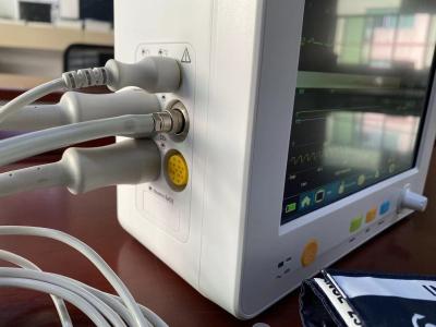 Китай TFT LCD Screen Portable Veterinary Patient Monitor With ECG SPO2 NIBP Temp Measurement продается