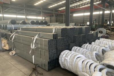 Chine La cavité en acier sans couture sectionne le tuyau de place de fer galvanisé de 10x10 100x100 à vendre