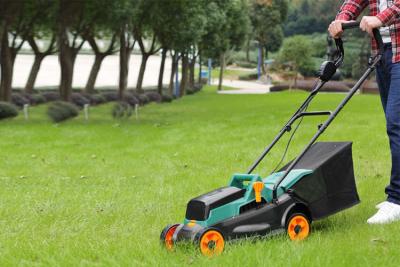 China 40V LI-ION Battery Grass Cutting Machine / 32cm Recharge Electric Lawn Mower for sale