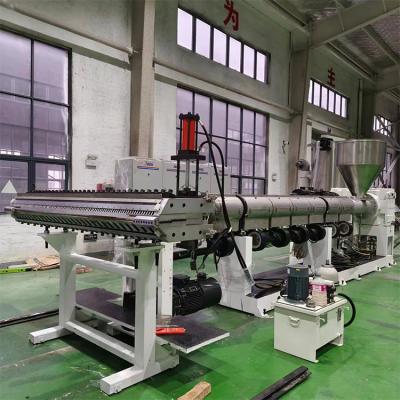 China Verwendet 150 Einschrauben-Plastik-Extrusionsmaschine Pvc-Blatt-Extrusionslinie zu verkaufen