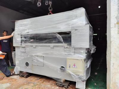 China Gebruikte 150T witte hydraulische stalen snijmachine voor plastic plaat film en laser die Te koop