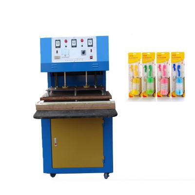China Máquina de embalagem de pequenas bolhas de cartão de plástico para soluções de embalagem à venda