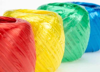 Chine La corde de raphia emballant le plastique tordu de pp tortillent le film 100% plat de polypropylène à vendre