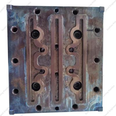 China Molde de acero para extrusión de tiras de barrera térmica Herramienta de acero para la producción de tiras de poliamida en venta