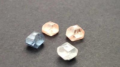 China Pink and blue HPHT rough diamond fancy color factory price lab created Diamond for sale