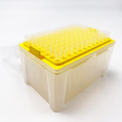 China Pyrogen Safe Autoclavable Scientific Pipette Tips Universal Transparent Racked 100ul for sale