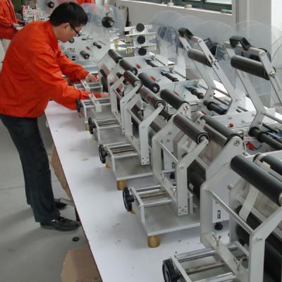 China Delta servo labeling motor semi-automatic polybag sticker labeling machine 20-50pcs per minute for sale