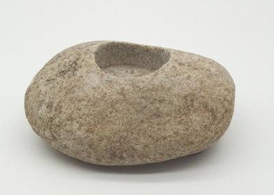 China Natural River Stone Candle Holders , Stone Tea Light Holder Backside With Pads for sale