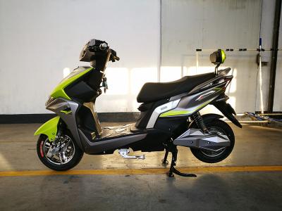 Chine Scooter électrique de puissance de capacité élevée avec les pédales 72V20AH 2200W à vendre