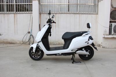 Chine Moteur sans brosse d'acide de plomb électrique certifié de C.C du scooter 60V 20AH de rue à vendre
