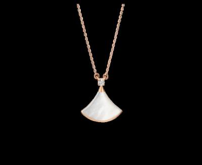 China  DIVAS’ DREAM necklace in 18 kt pink gold with mother of pearl and pavé diamonds. Ref. 350062 CL856960 for sale