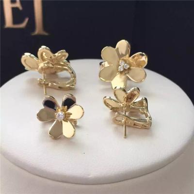 China Van Cleef & Arpels Frivole earrings small model yellow gold round diamonds VCARB65700 en venta