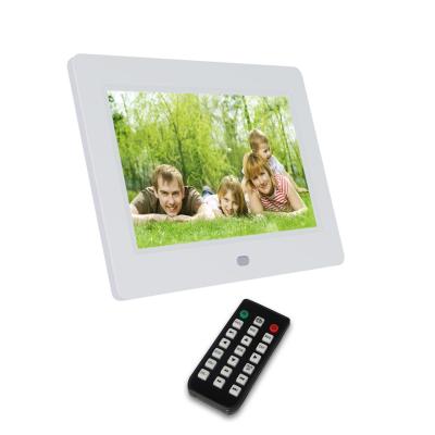 China Multi languages 7 Inch LCD Digital Photo Frame 250cdm2 With Auto Slideshow for sale