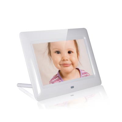 China 1024x600 7 Inch Lcd Digital Photo Frame / Lcd Picture Frame 154×86 mm for sale